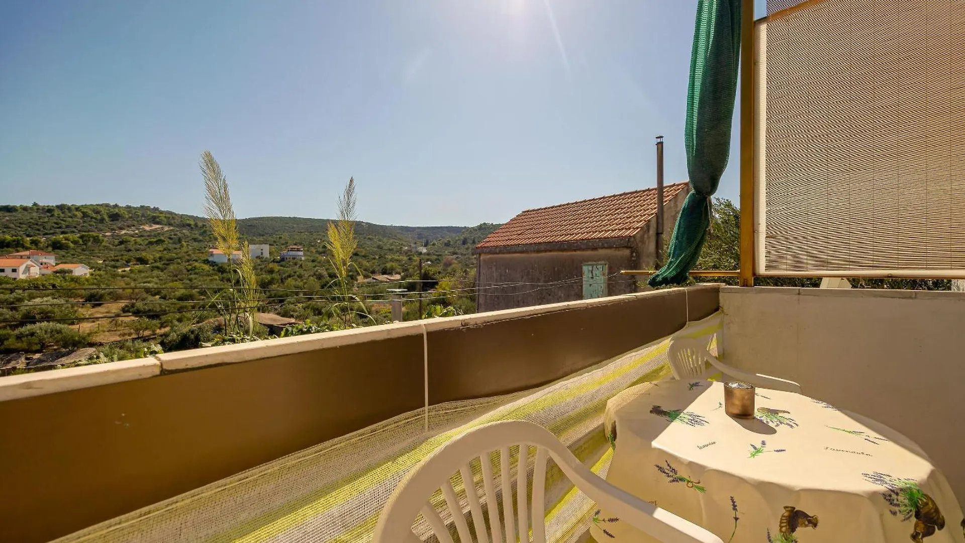 Apartments Naki - Terrace & Free Parking Slatine Croatia