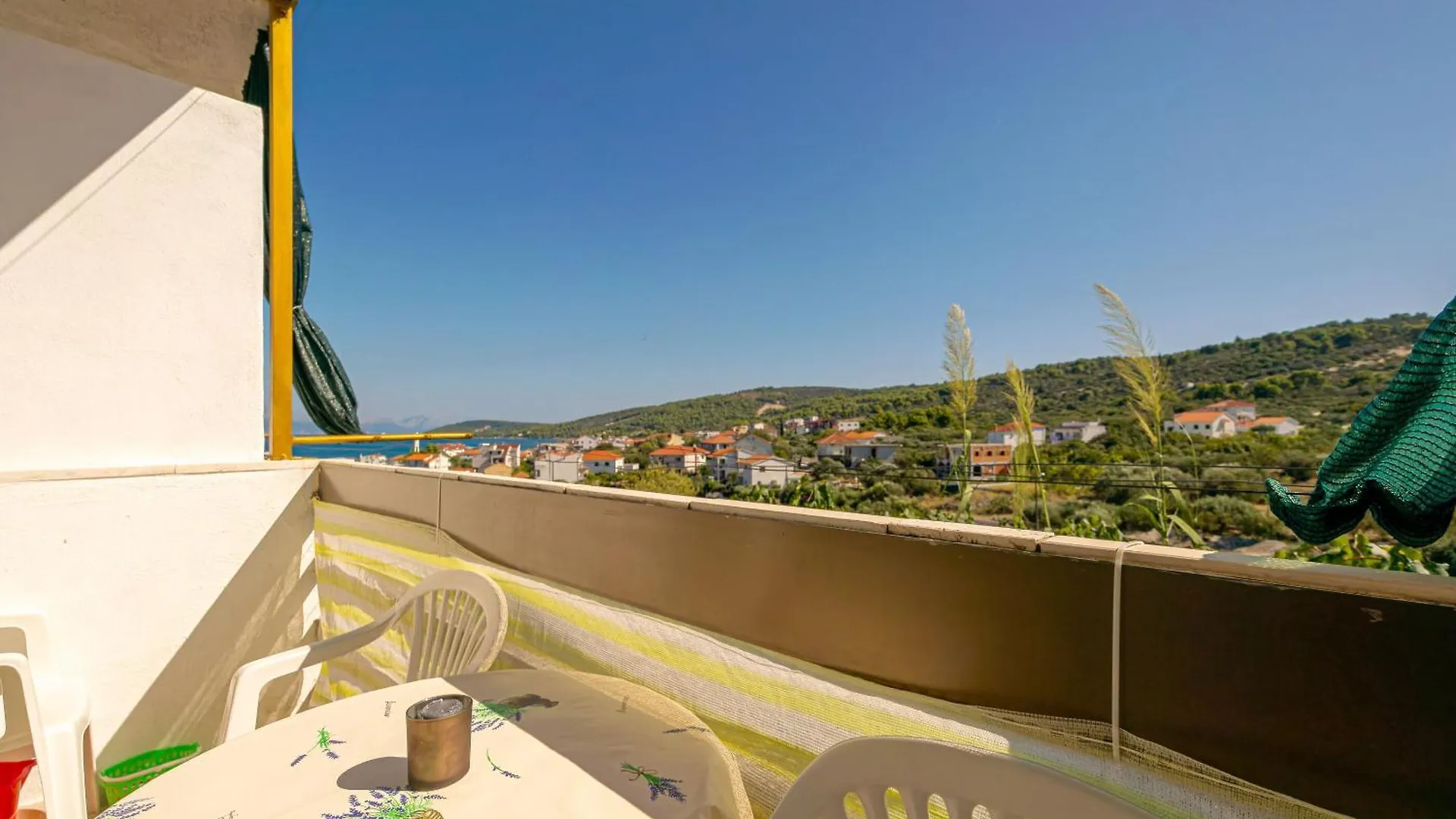 Apartments Naki - Terrace & Free Parking Slatine