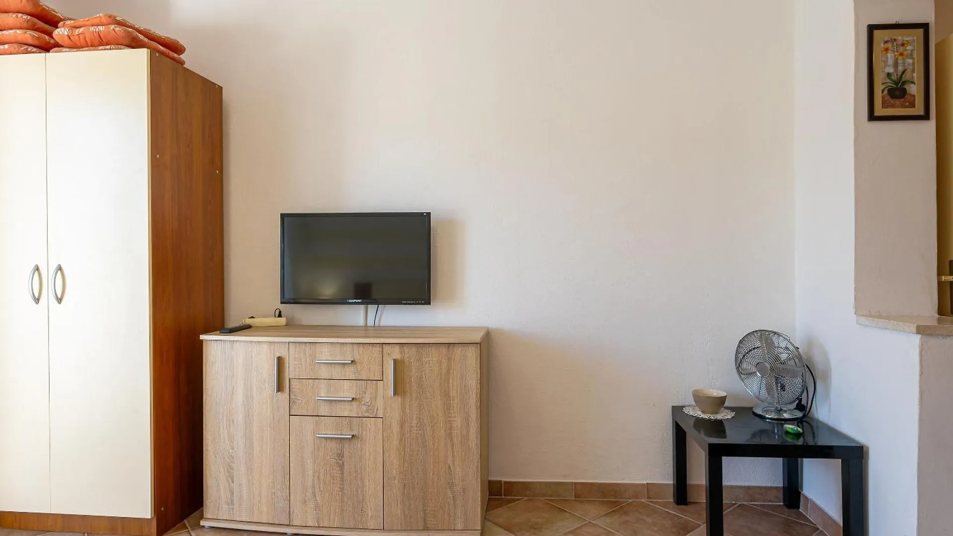 Apartments Naki - Terrace & Free Parking Slatine