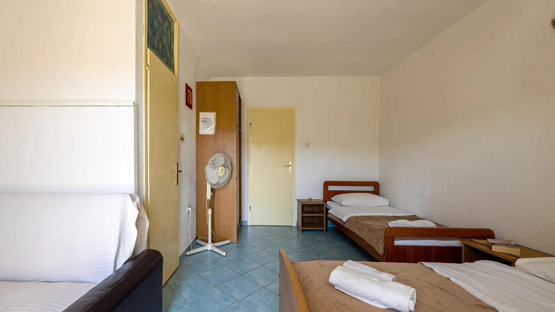 Apartments Naki - Terrace & Free Parking Slatine 0*,  Croatia