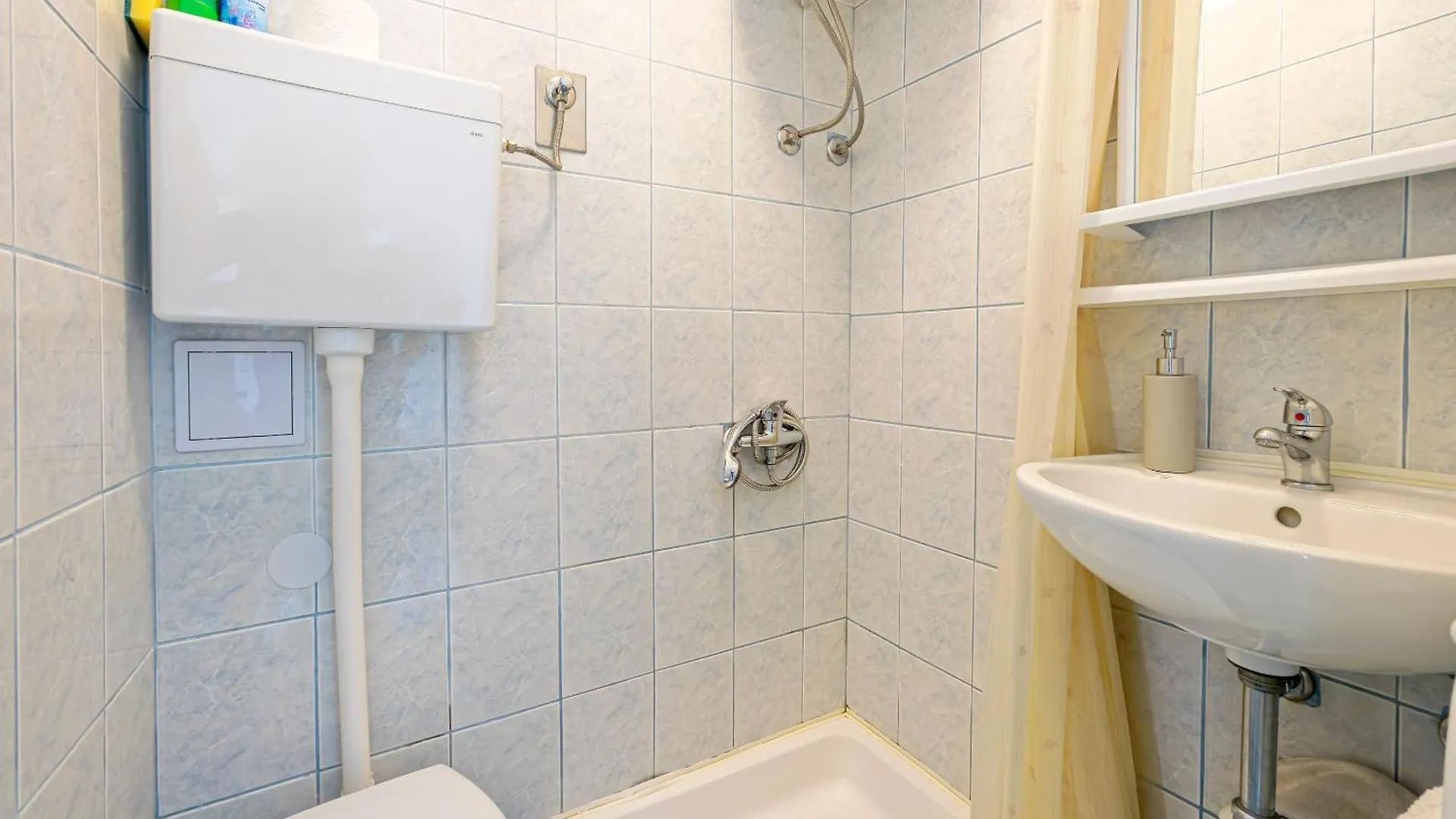 Apartments Naki - Terrace & Free Parking Slatine 0*,