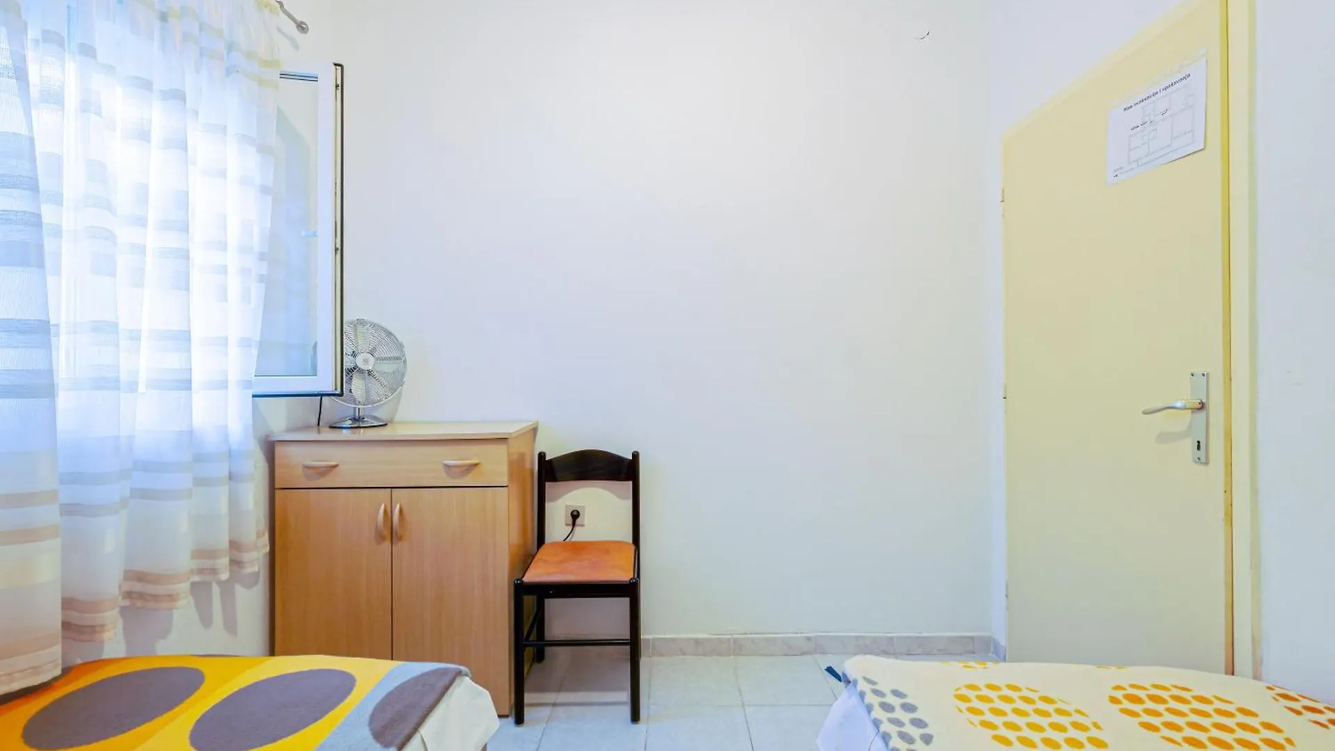 Apartments Naki - Terrace & Free Parking Slatine 0*,