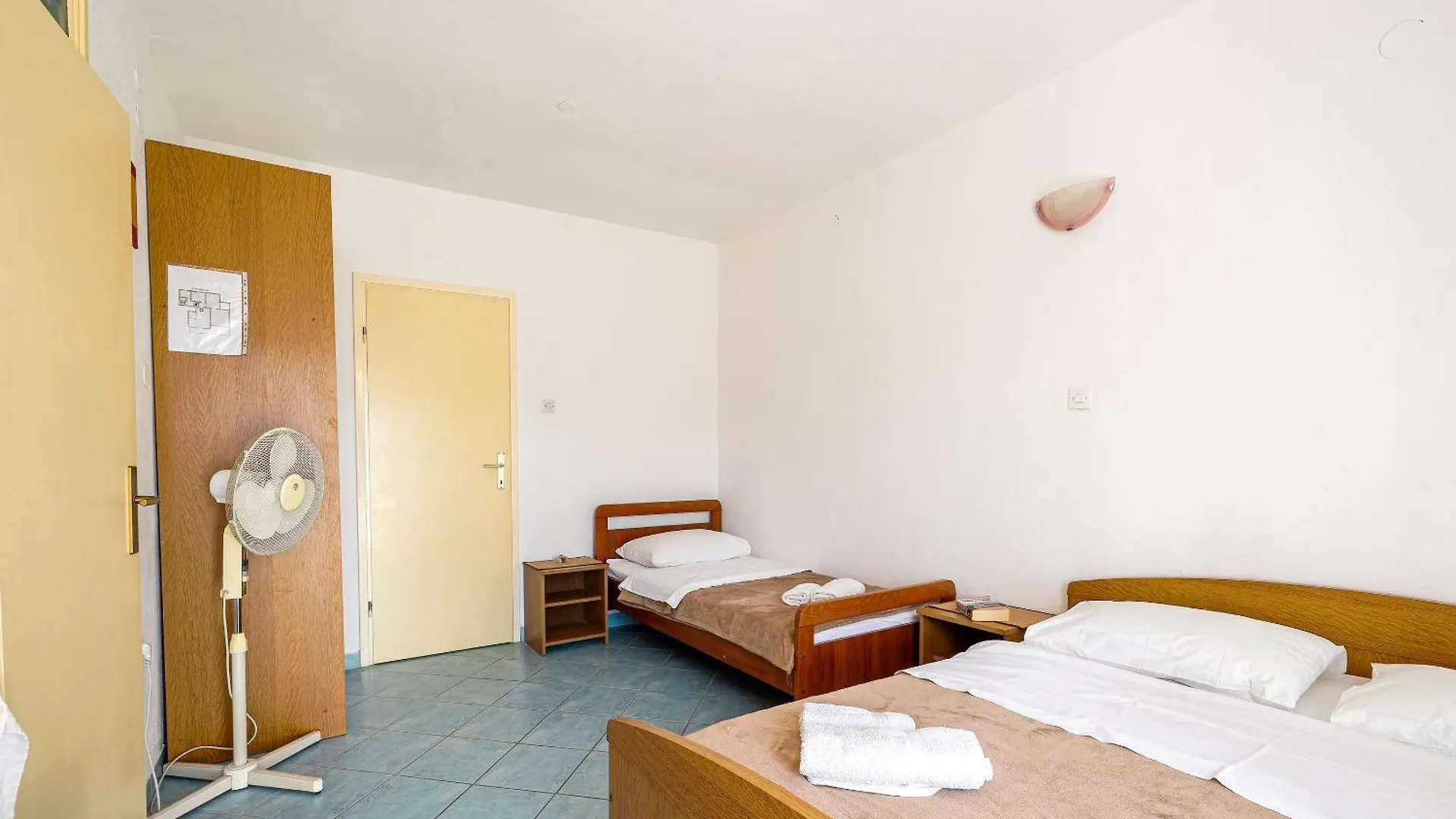 Apartments Naki - Terrace & Free Parking Slatine