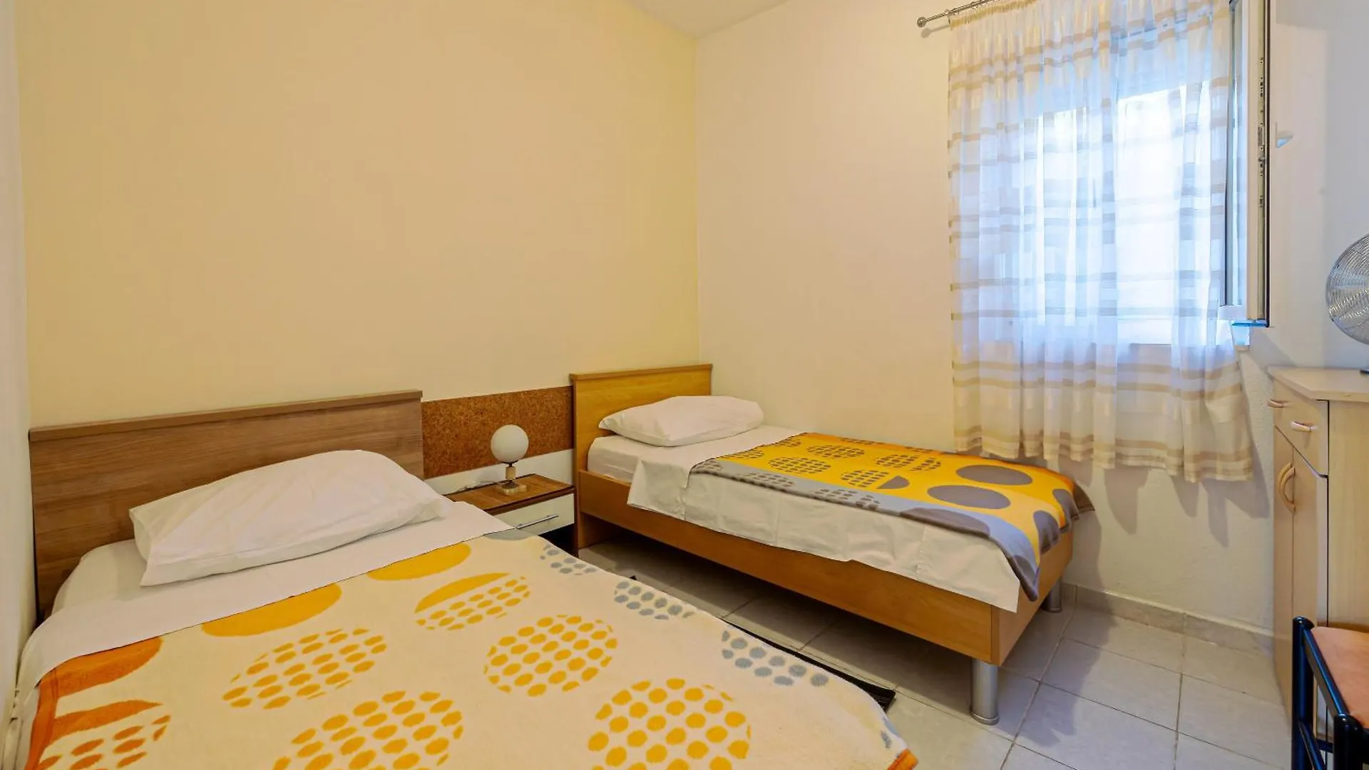 Apartments Naki - Terrace & Free Parking Slatine