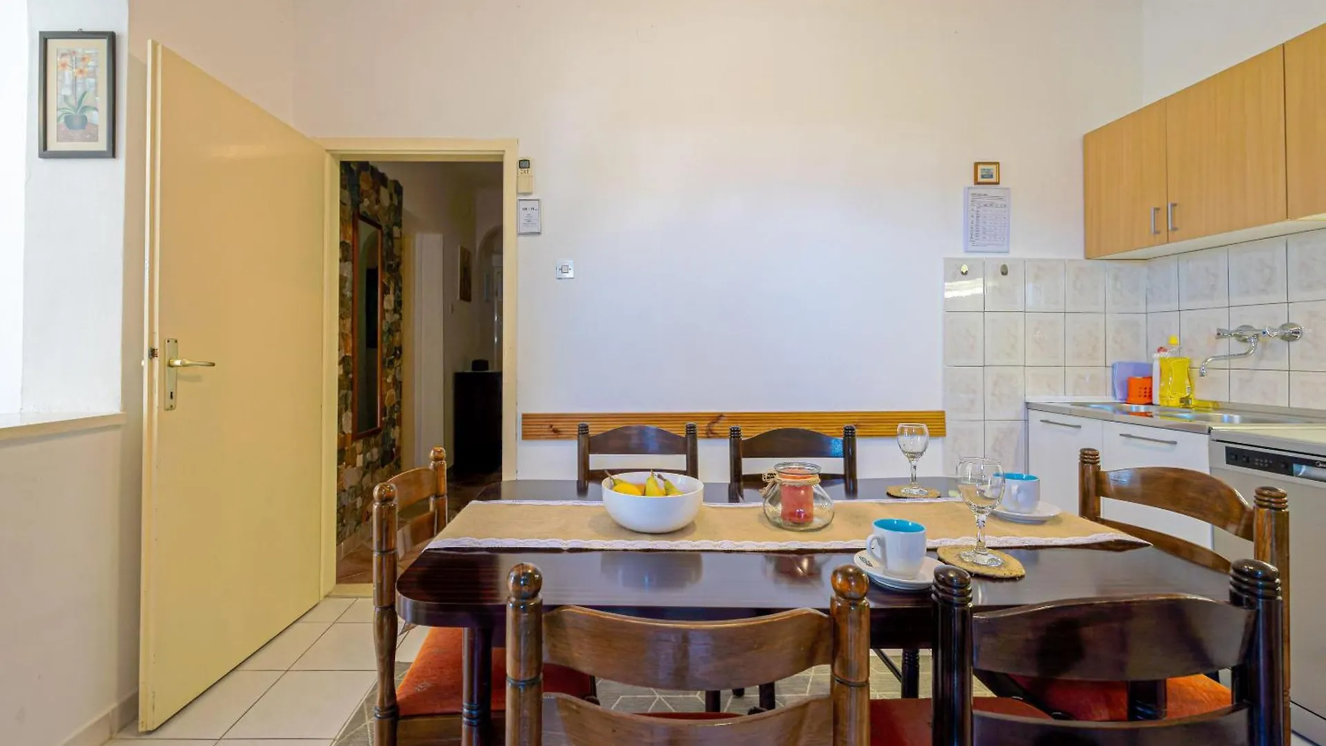 Apartments Naki - Terrace & Free Parking Slatine 0*,