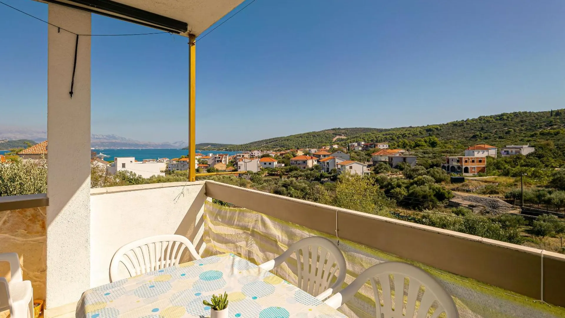 Apartments Naki - Terrace & Free Parking Slatine